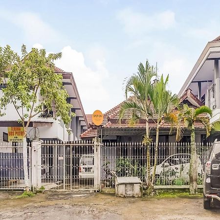 Spot On 90797 Sukun Syariah Homestay Маланг Экстерьер фото