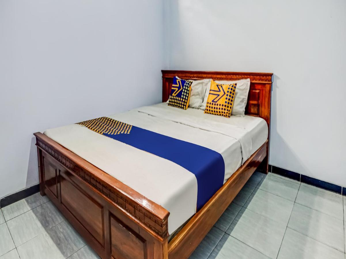 Spot On 90797 Sukun Syariah Homestay Маланг Экстерьер фото