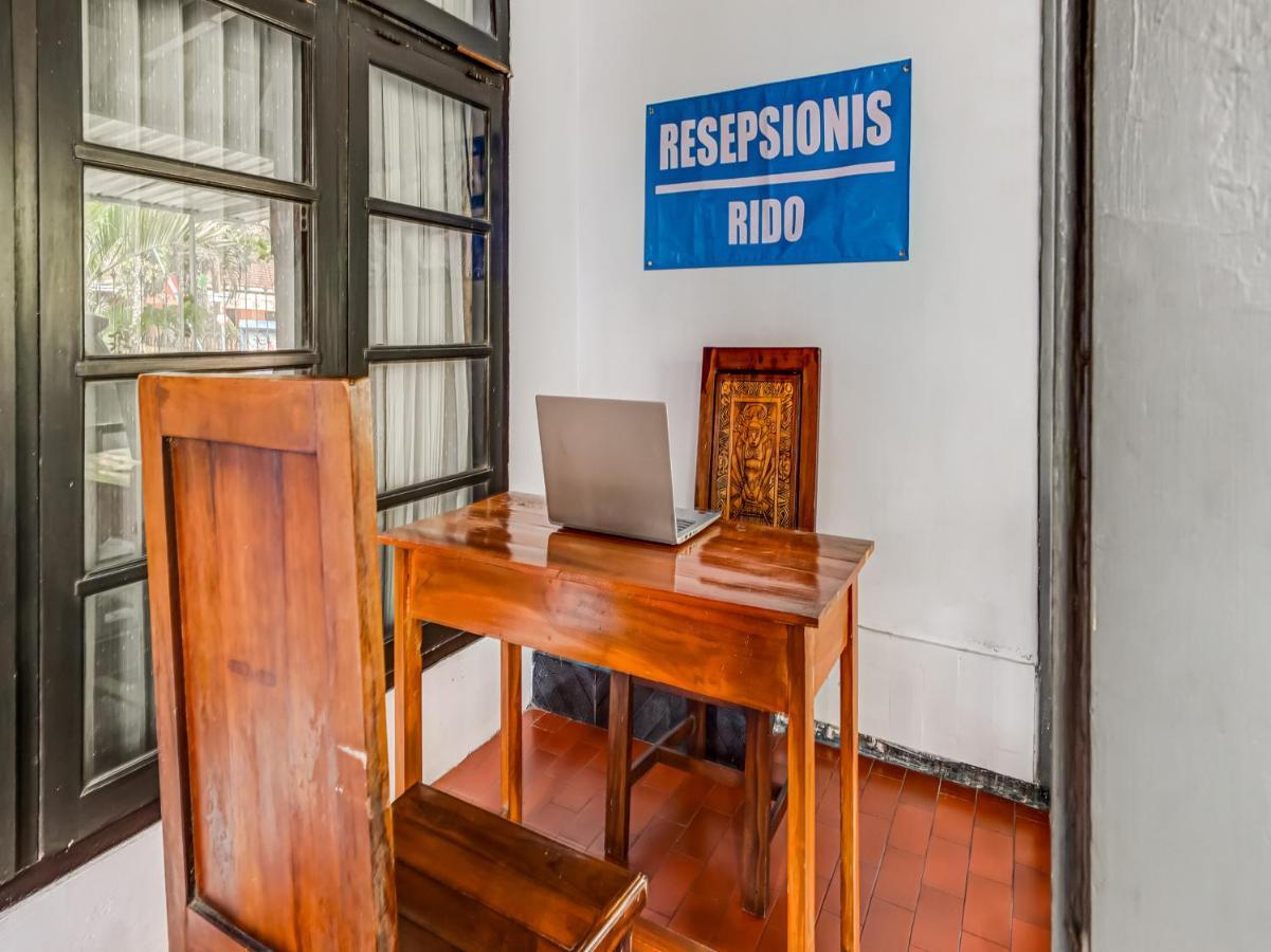 Spot On 90797 Sukun Syariah Homestay Маланг Экстерьер фото