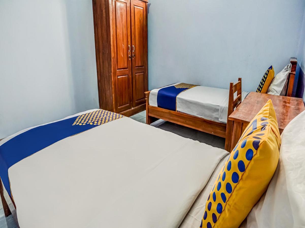 Spot On 90797 Sukun Syariah Homestay Маланг Экстерьер фото