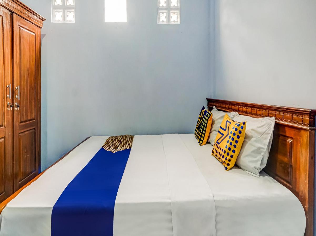 Spot On 90797 Sukun Syariah Homestay Маланг Экстерьер фото