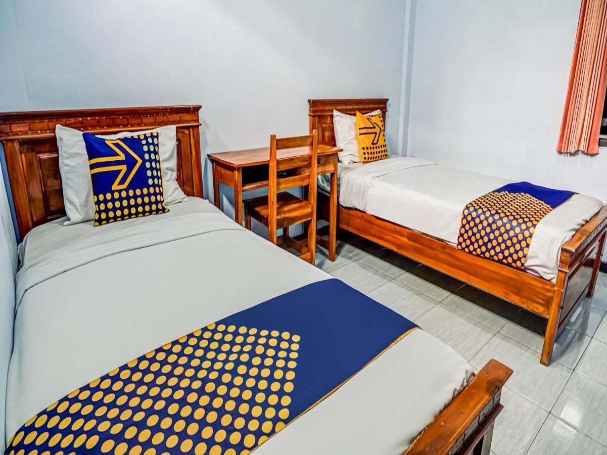 Spot On 90797 Sukun Syariah Homestay Маланг Экстерьер фото