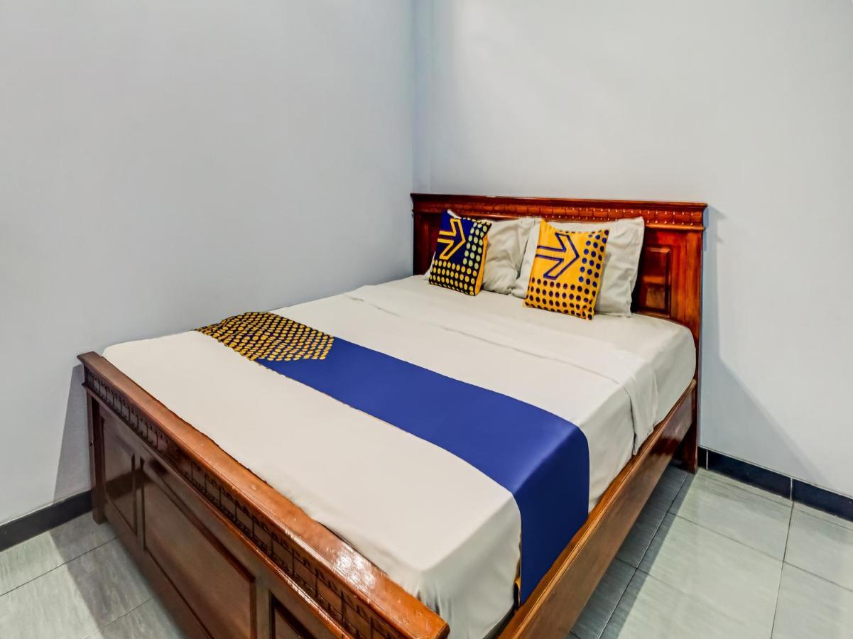 Spot On 90797 Sukun Syariah Homestay Маланг Экстерьер фото