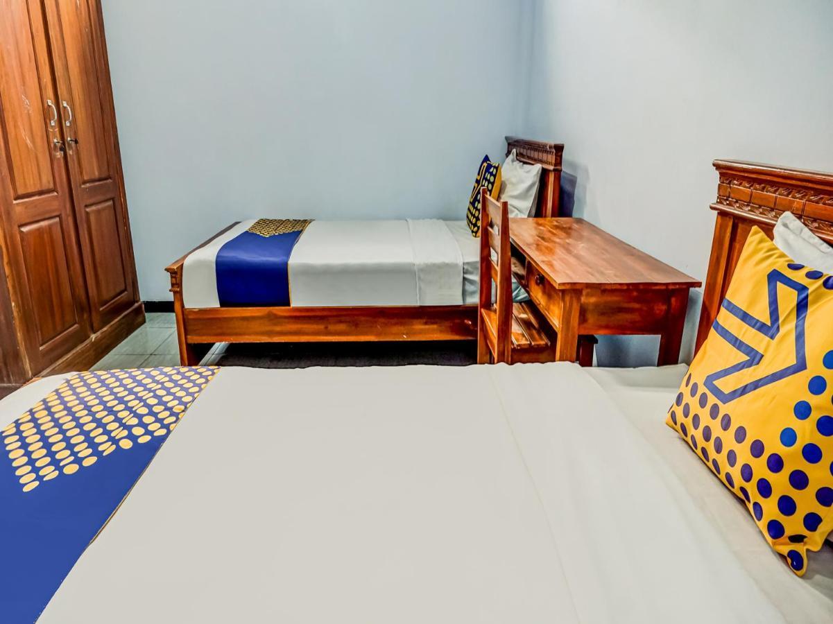 Spot On 90797 Sukun Syariah Homestay Маланг Экстерьер фото